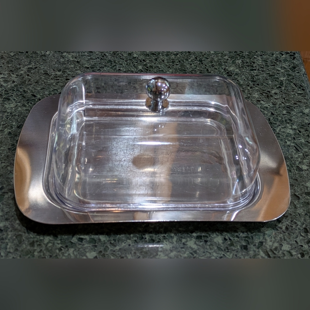 Butter dish in Stainless Steel with plastic cover.